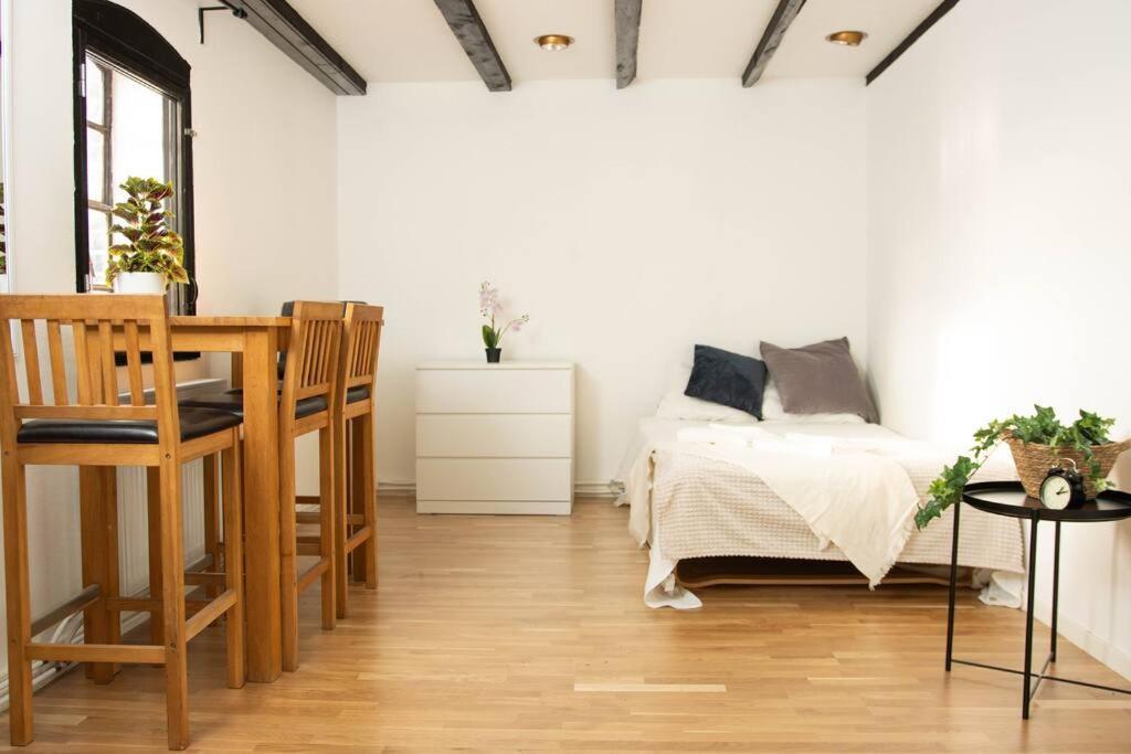 Historical Malt Factory Apartment, 6 Bedrooms, Sleeps 12 , Hot Tub เฮลซิงบอร์ก ภายนอก รูปภาพ