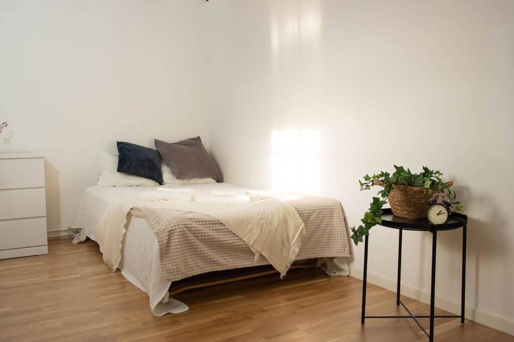 Historical Malt Factory Apartment, 6 Bedrooms, Sleeps 12 , Hot Tub เฮลซิงบอร์ก ภายนอก รูปภาพ