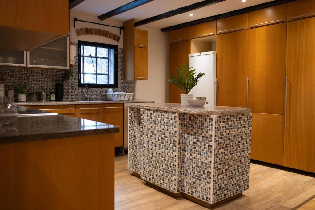 Historical Malt Factory Apartment, 6 Bedrooms, Sleeps 12 , Hot Tub เฮลซิงบอร์ก ภายนอก รูปภาพ